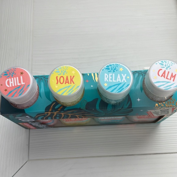 The Dirty Works set of 4 bath salts. New in box. - Picture 5 of 5